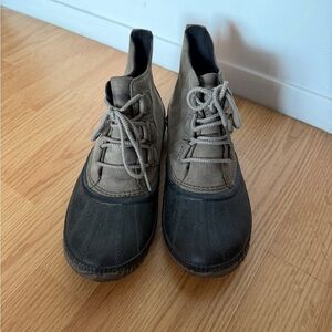 Sorel Women’s Black and Tan Lace-Up Boots